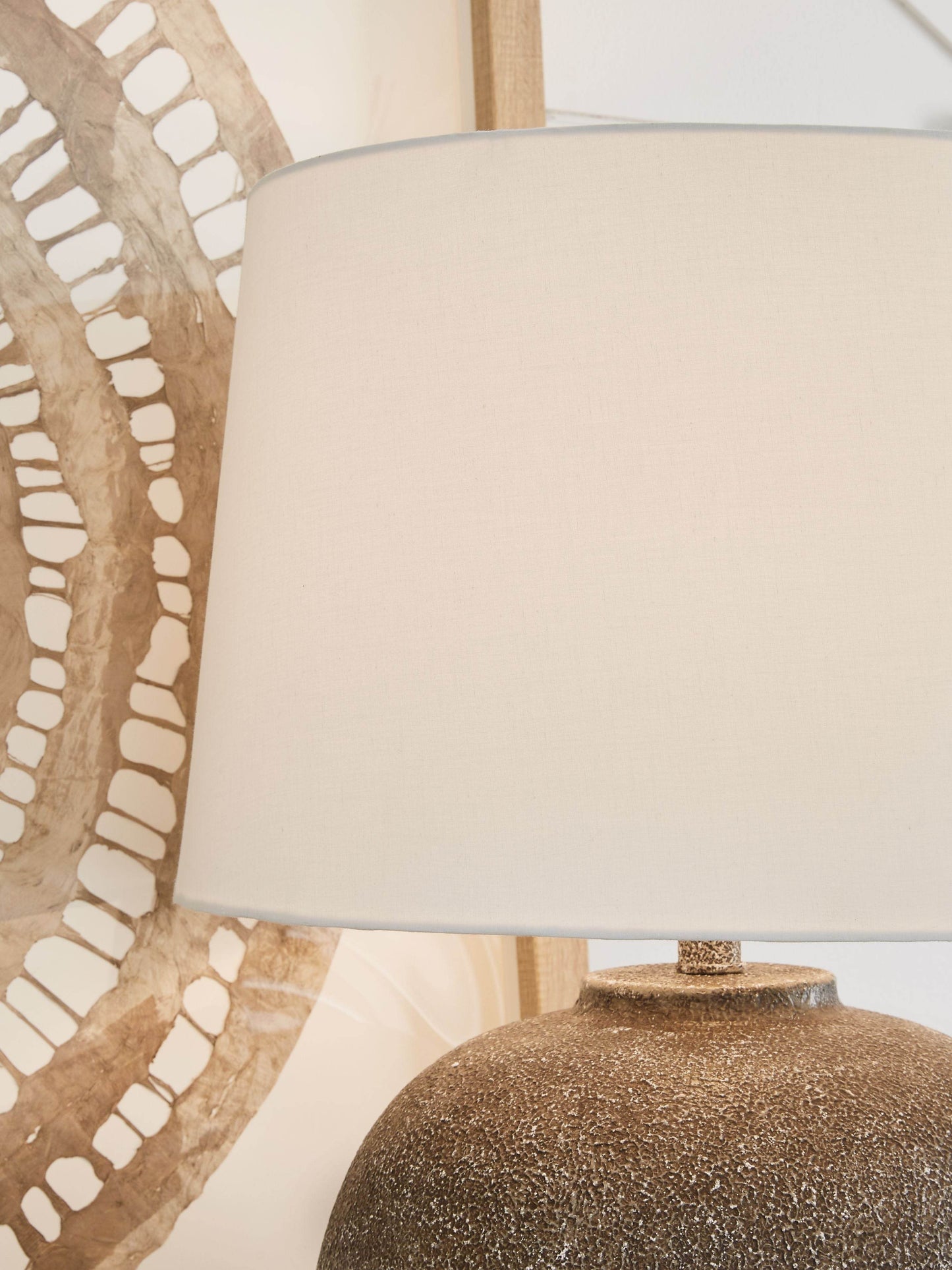 Neavesboro - Antique Brown / White - Metal Table Lamp - Forward Furniture