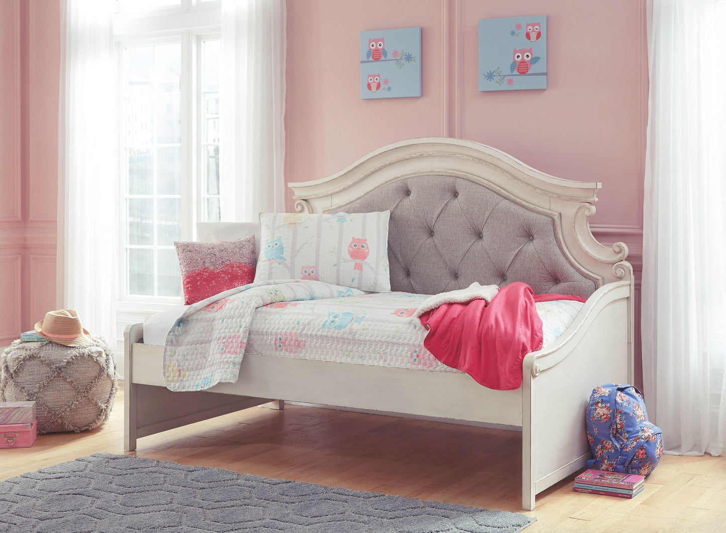 Realyn - Chipped White - Twin Day Bed with Storage - Forward Furniture