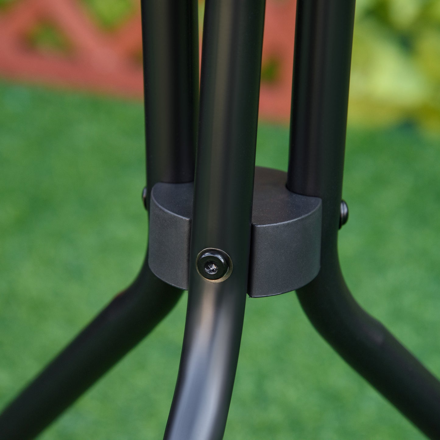 20" Round Outdoor End Table, Patio Side Table with Tempered Glass Top for Garden, Balcony, Poolside, Black
