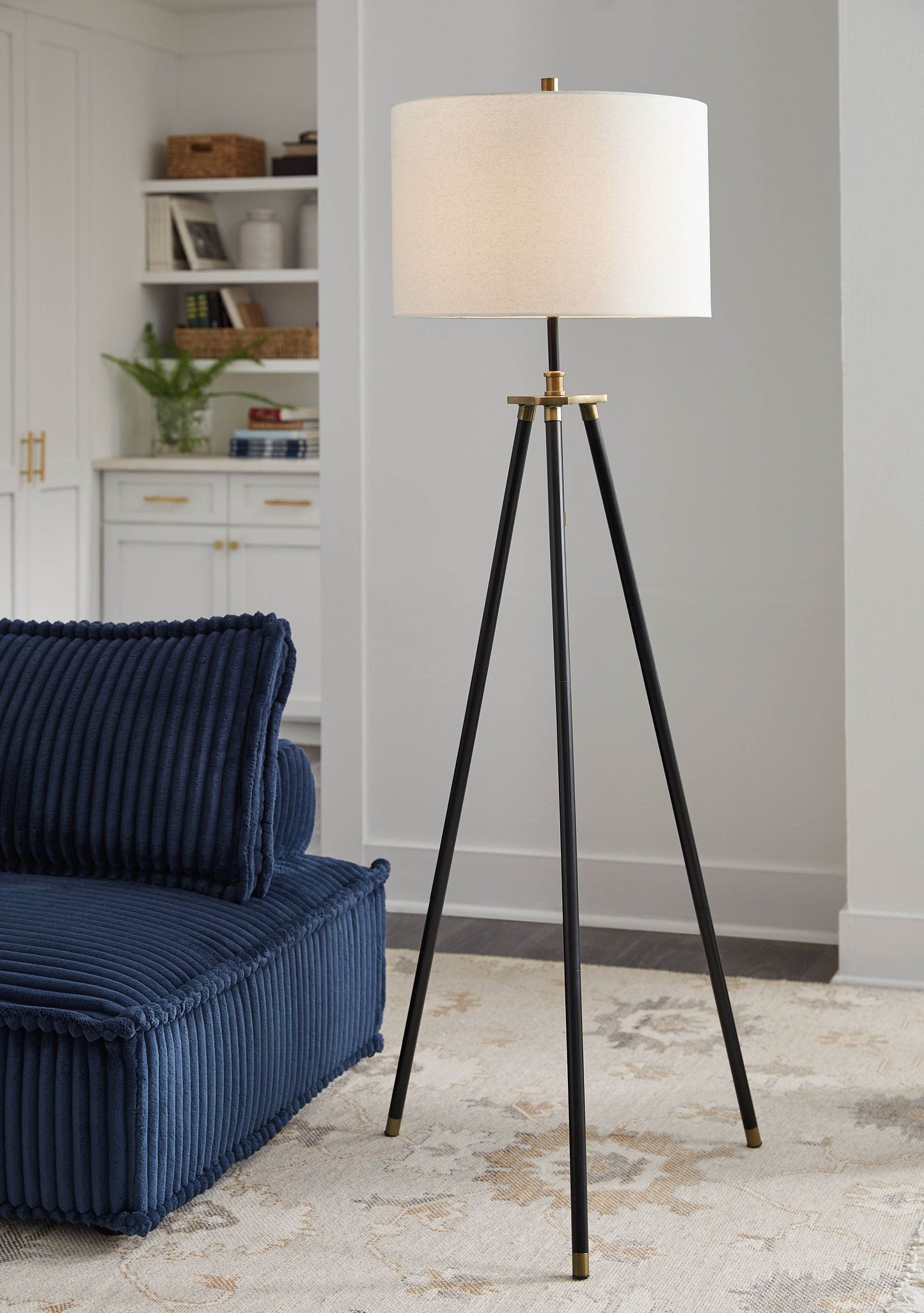 Cashner - Black / Gold Finish - Metal Floor Lamp - Forward Furniture