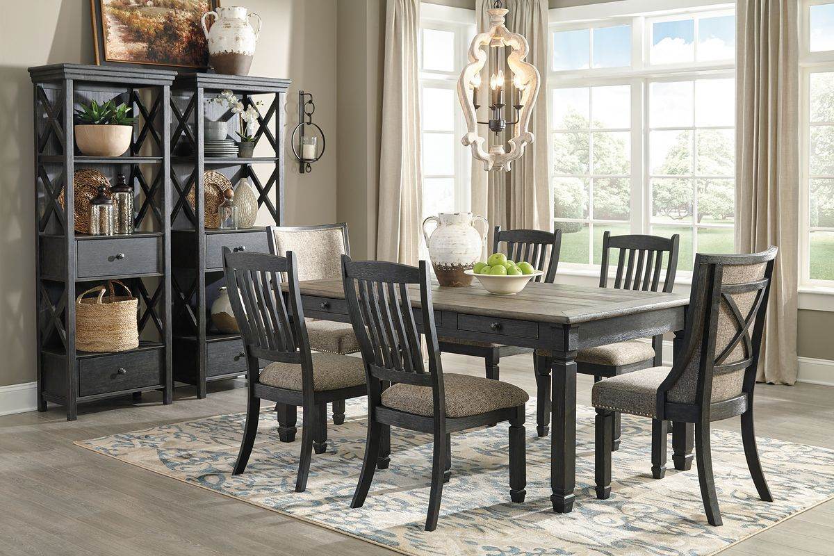 Tyler Creek - Display Cabinet - Forward Furniture