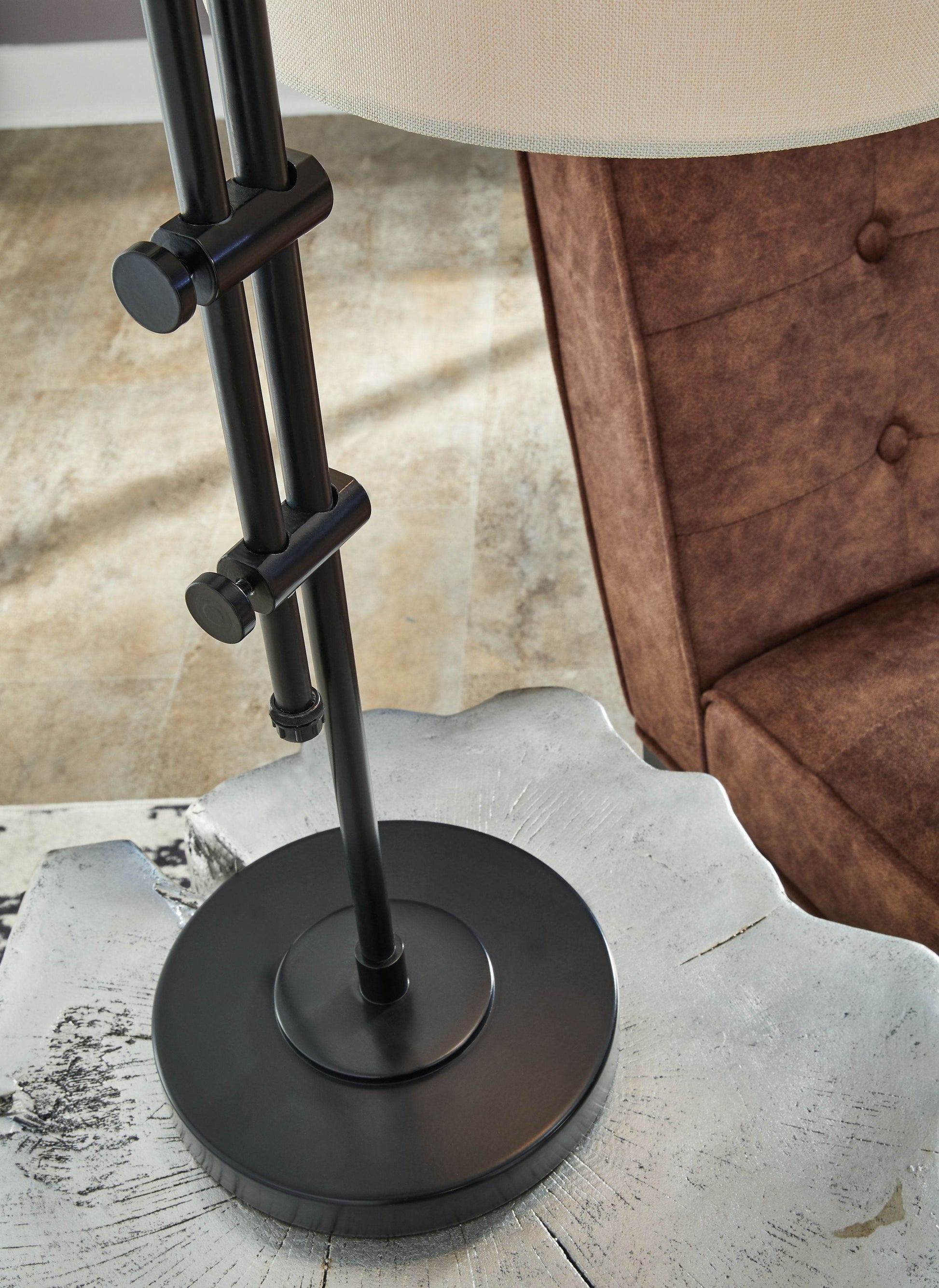 Baronvale - Metal Accent Lamp - Forward Furniture