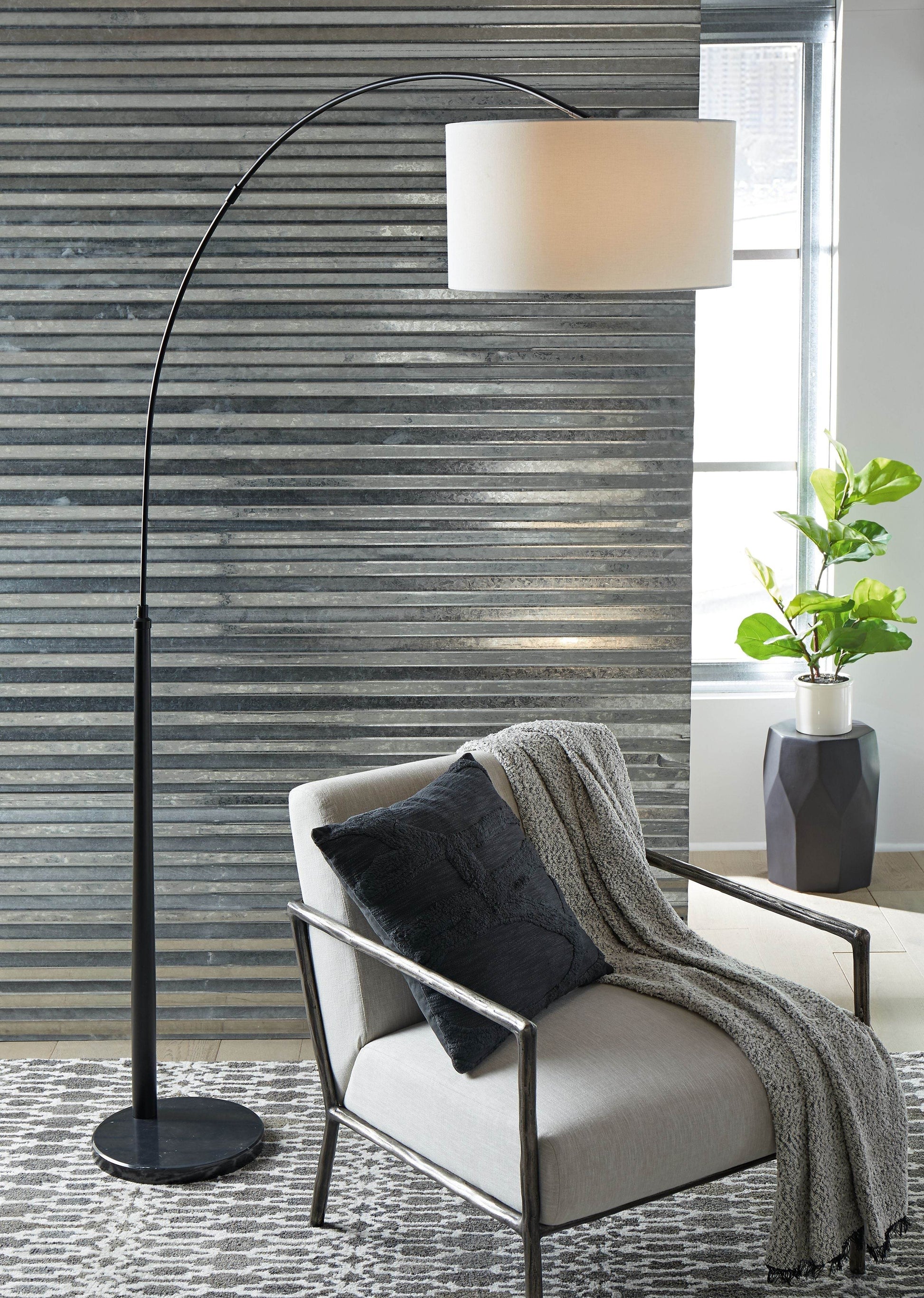 Veergate - Black - Metal Arc Lamp - Forward Furniture