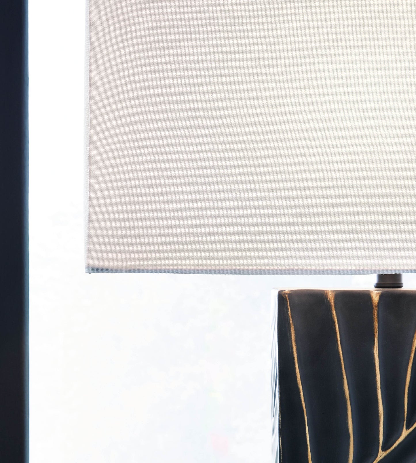Bartlen - Black / Gold Finish - Poly Table Lamp - Forward Furniture