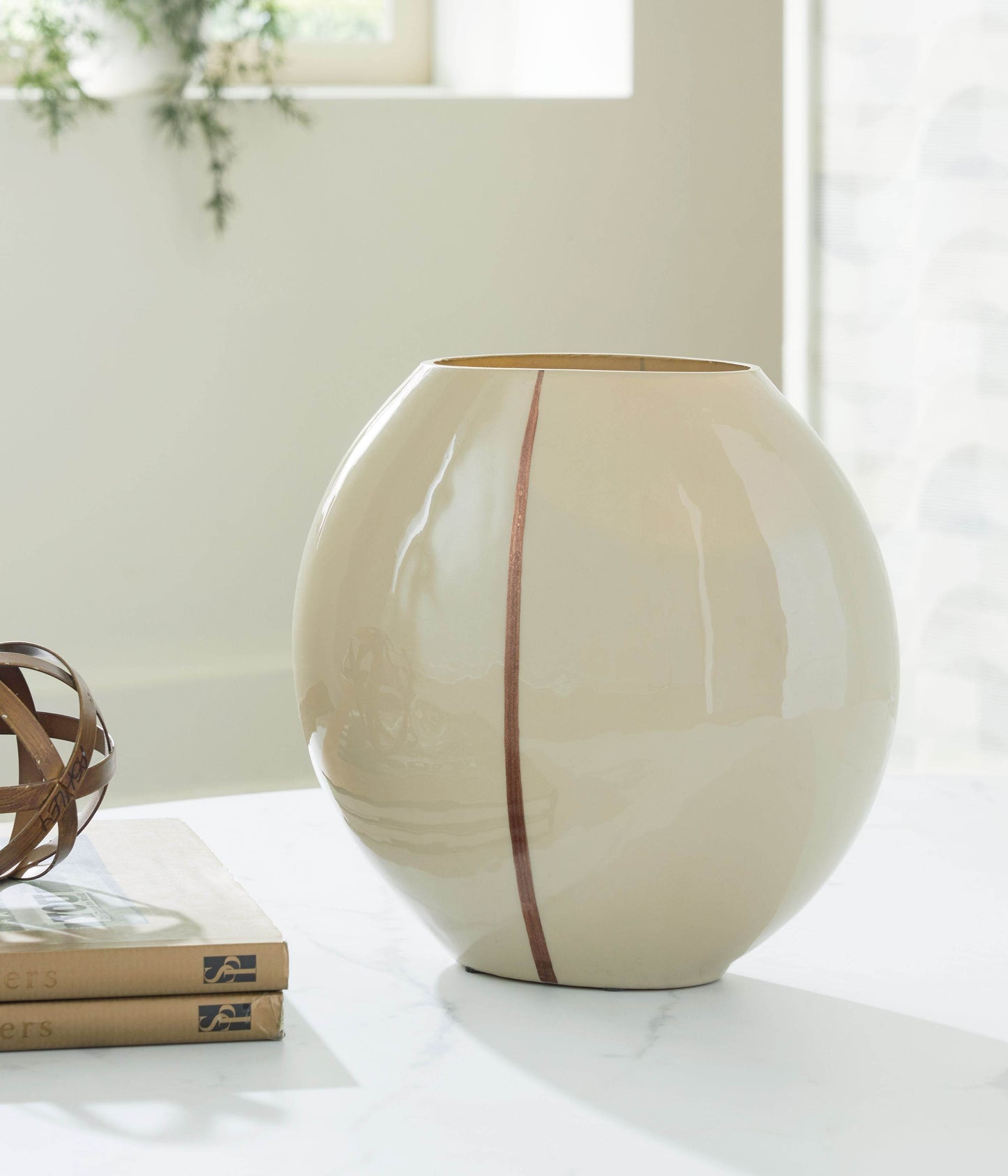 Sheabourne - Vase - Forward Furniture