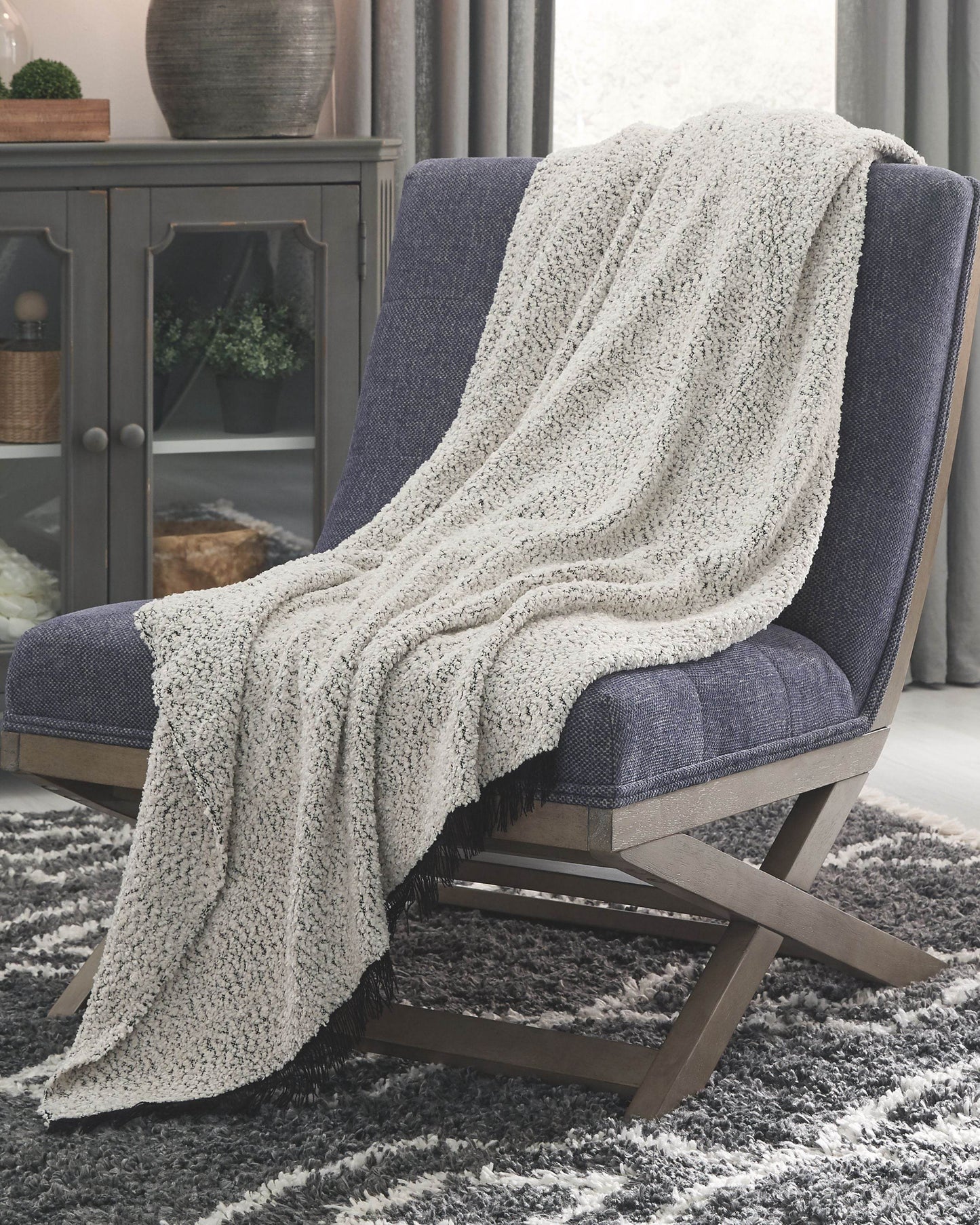 Leonita - Throw - Forward Furniture