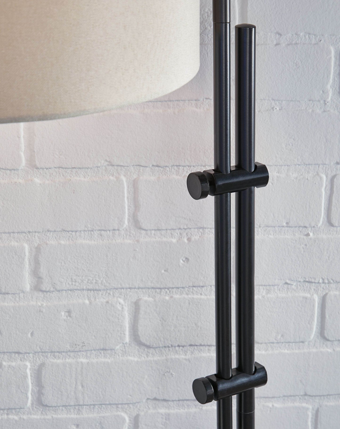 Baronvale - Metal Accent Lamp - Forward Furniture