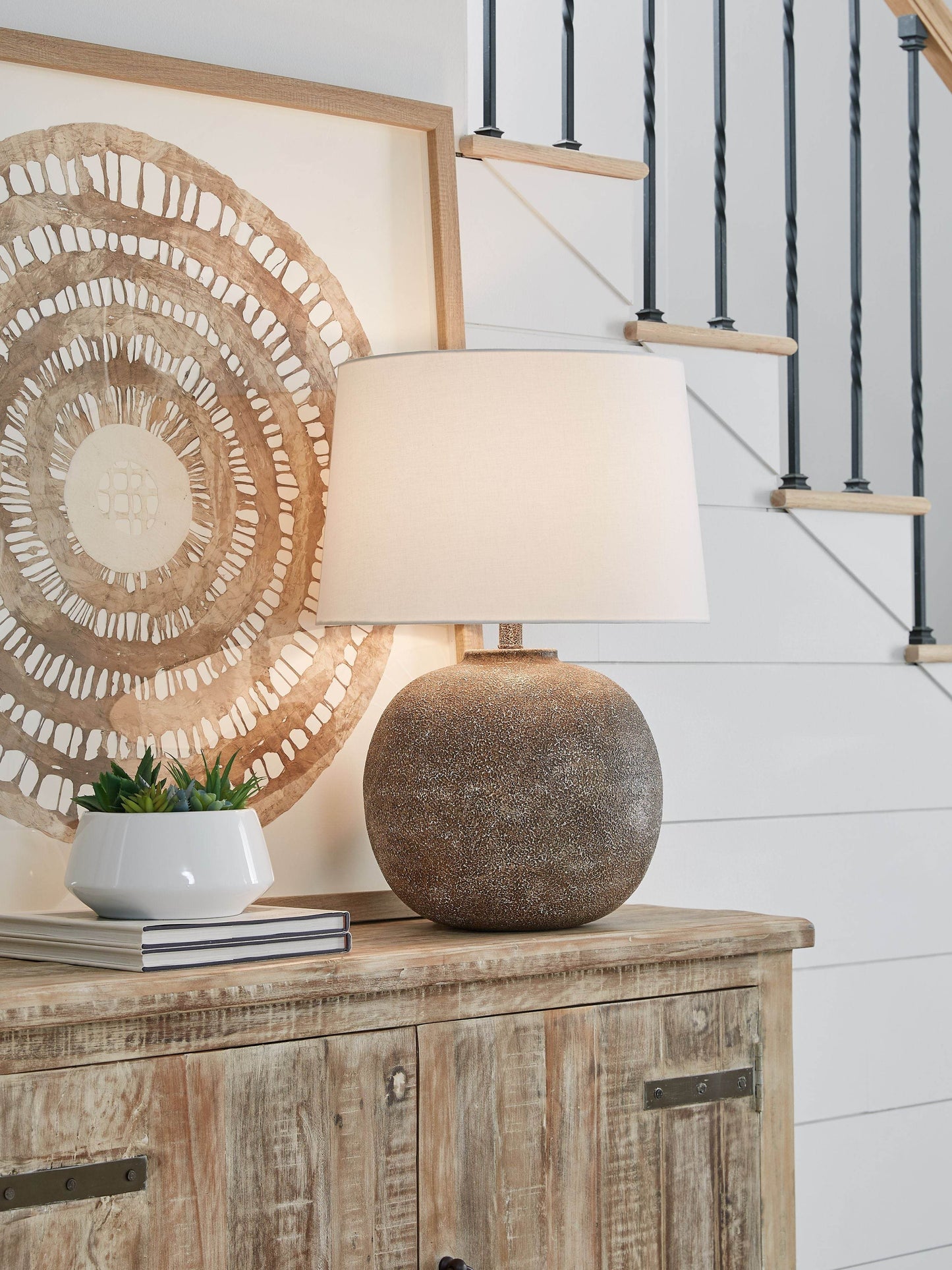 Neavesboro - Antique Brown / White - Metal Table Lamp - Forward Furniture