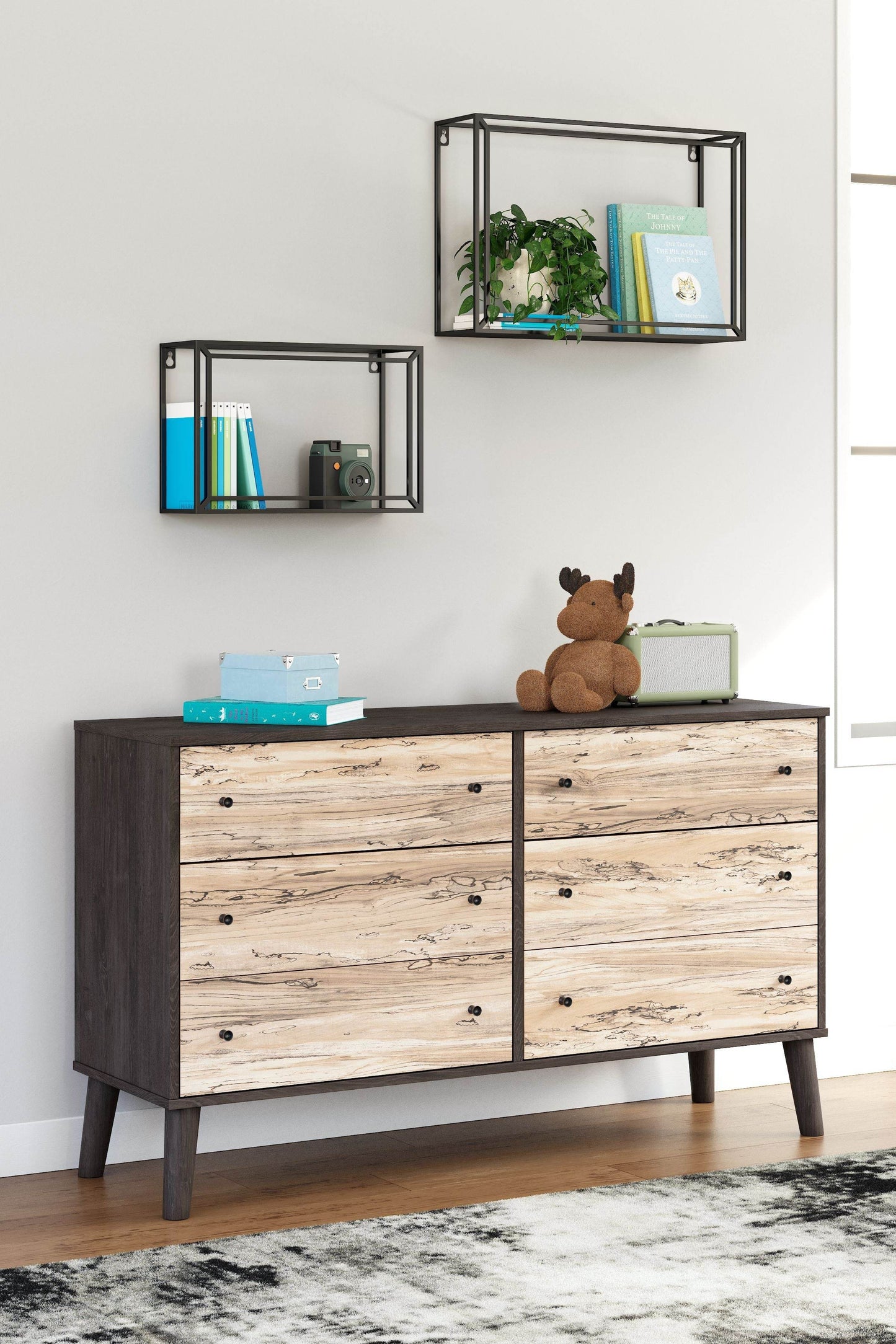 Piperton - Drawer Dresser - Forward Furniture