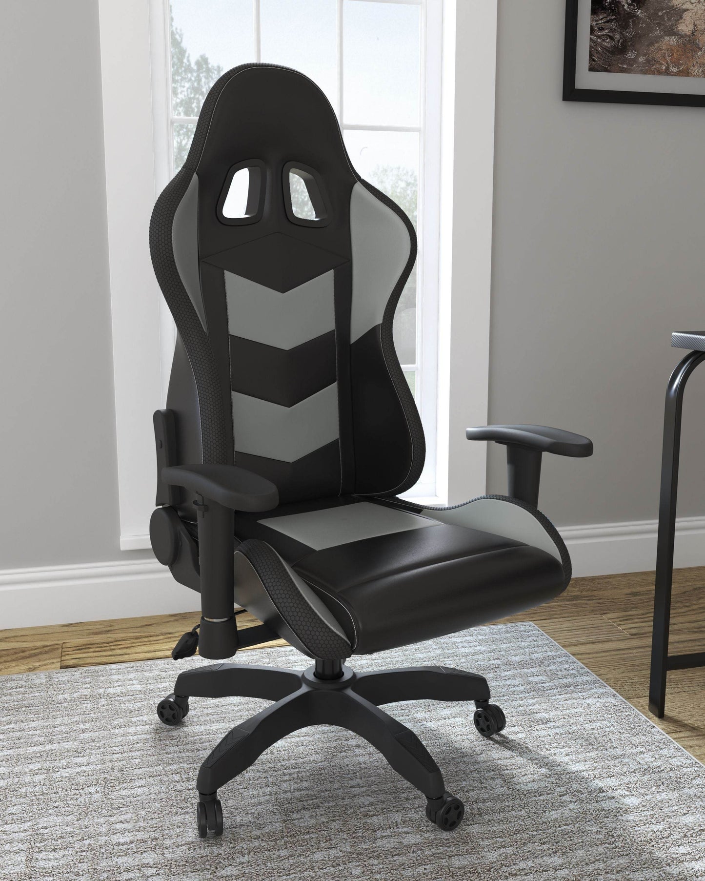 Lynxtyn - Swivel Chair - Forward Furniture
