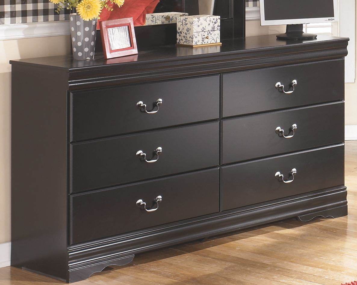 Huey Vineyard - Black - Six Drawer Dresser - Forward Furniture