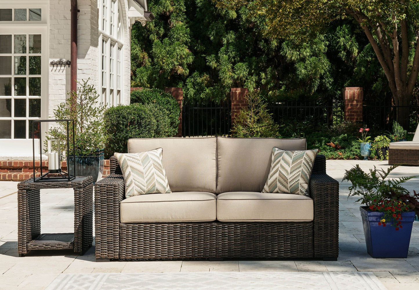 Coastline Bay - Brown - Loveseat W/Cushion - Forward Furniture