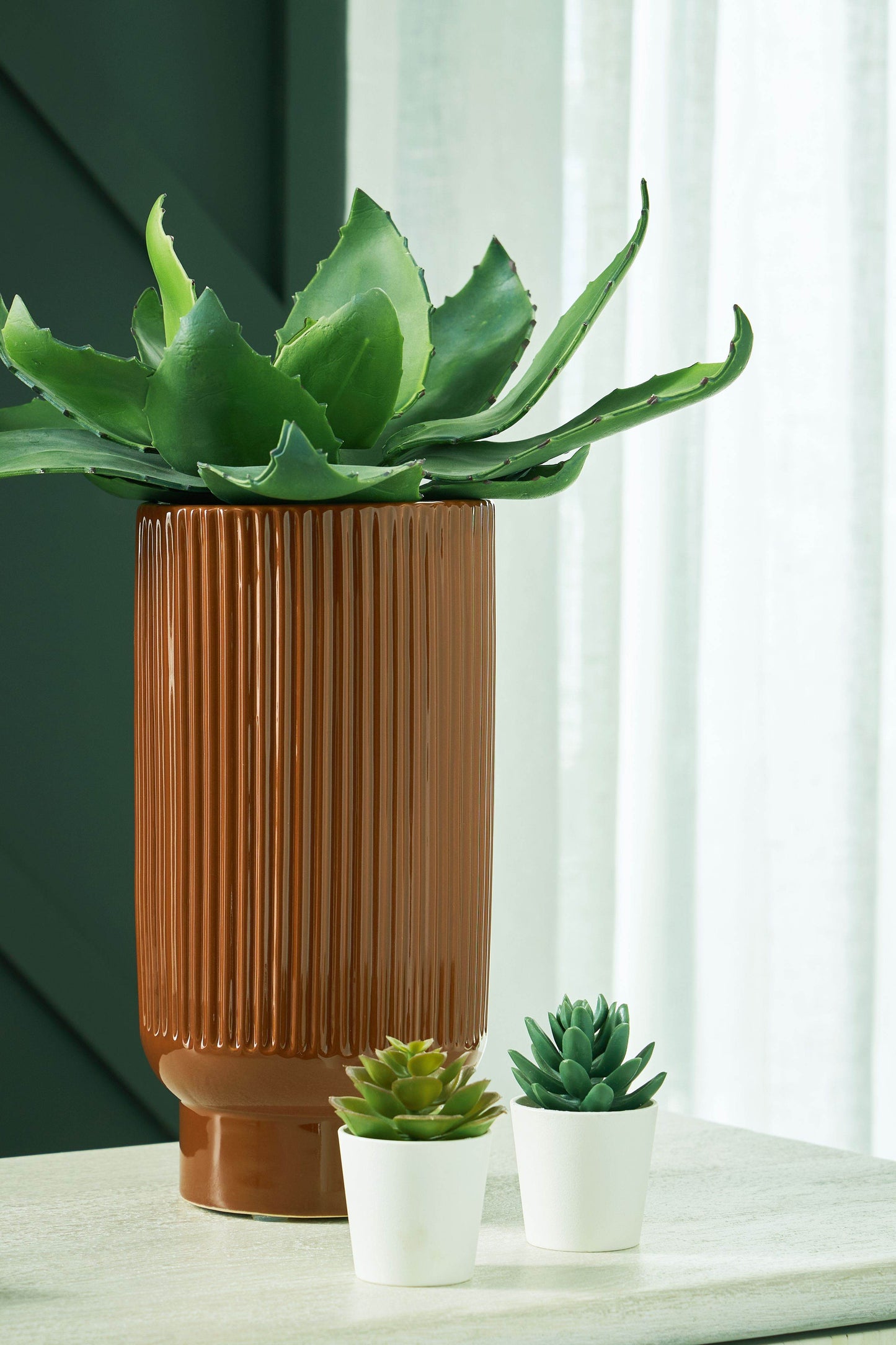 Avalyah - Medium Vase - Forward Furniture