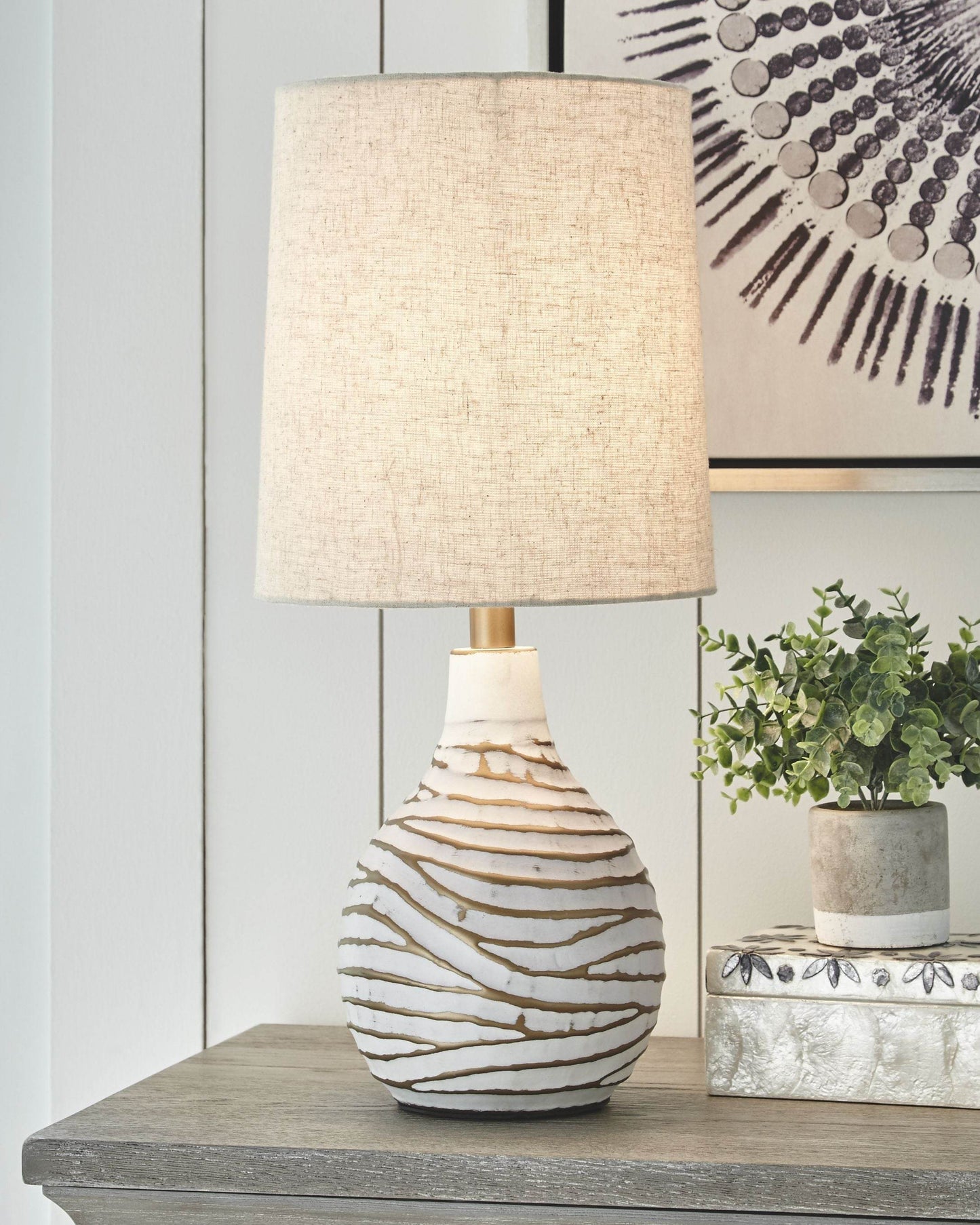 Aleela - White / Gold Finish - Metal Table Lamp - Forward Furniture