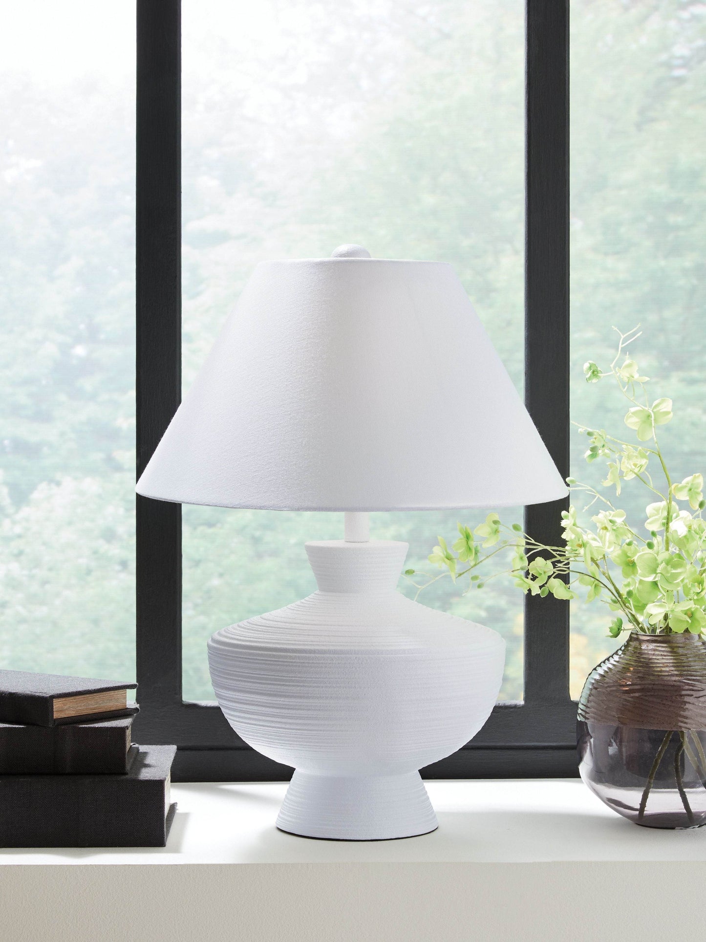 Harelwood - White - Poly Table Lamp - Forward Furniture