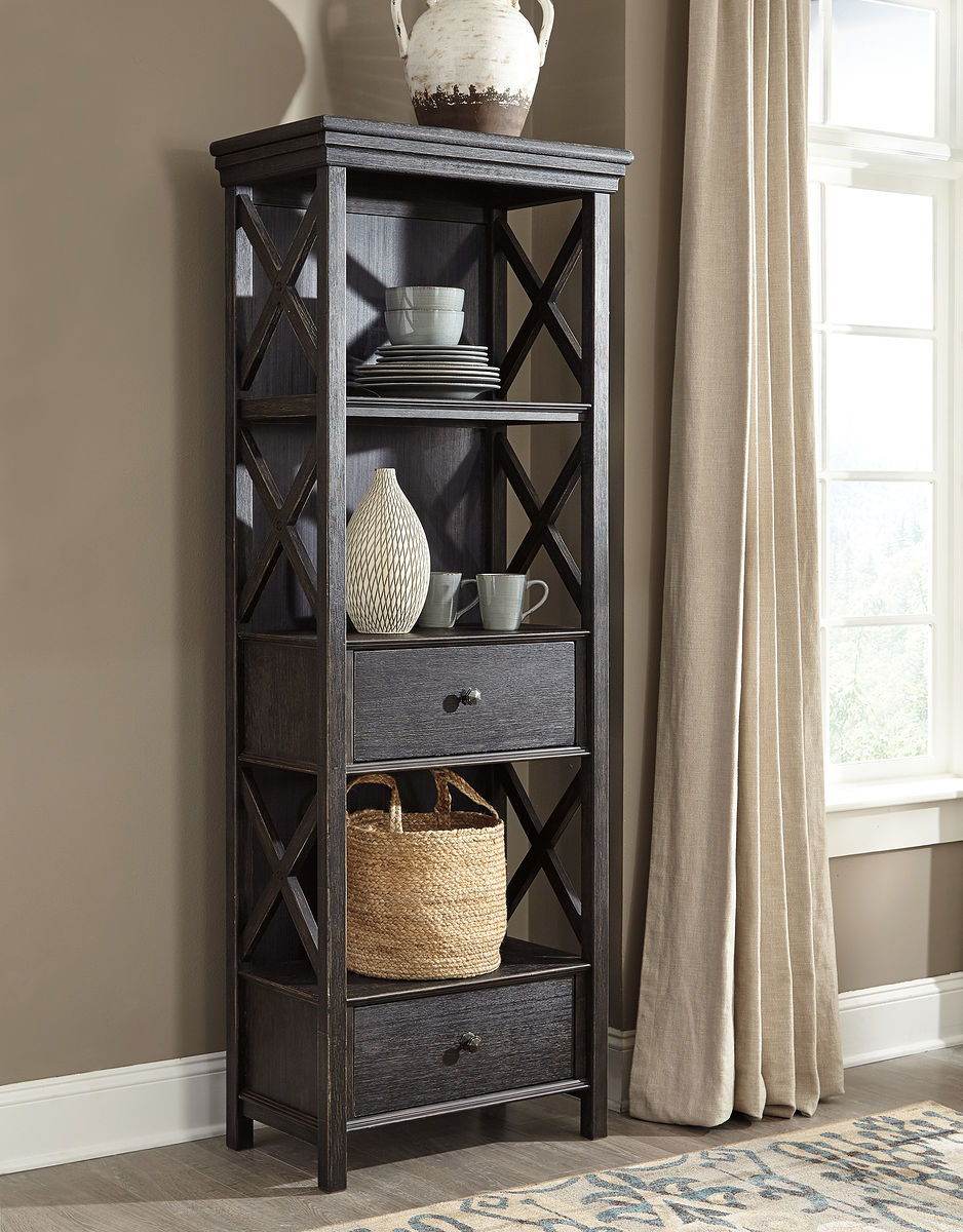 Tyler Creek - Display Cabinet - Forward Furniture
