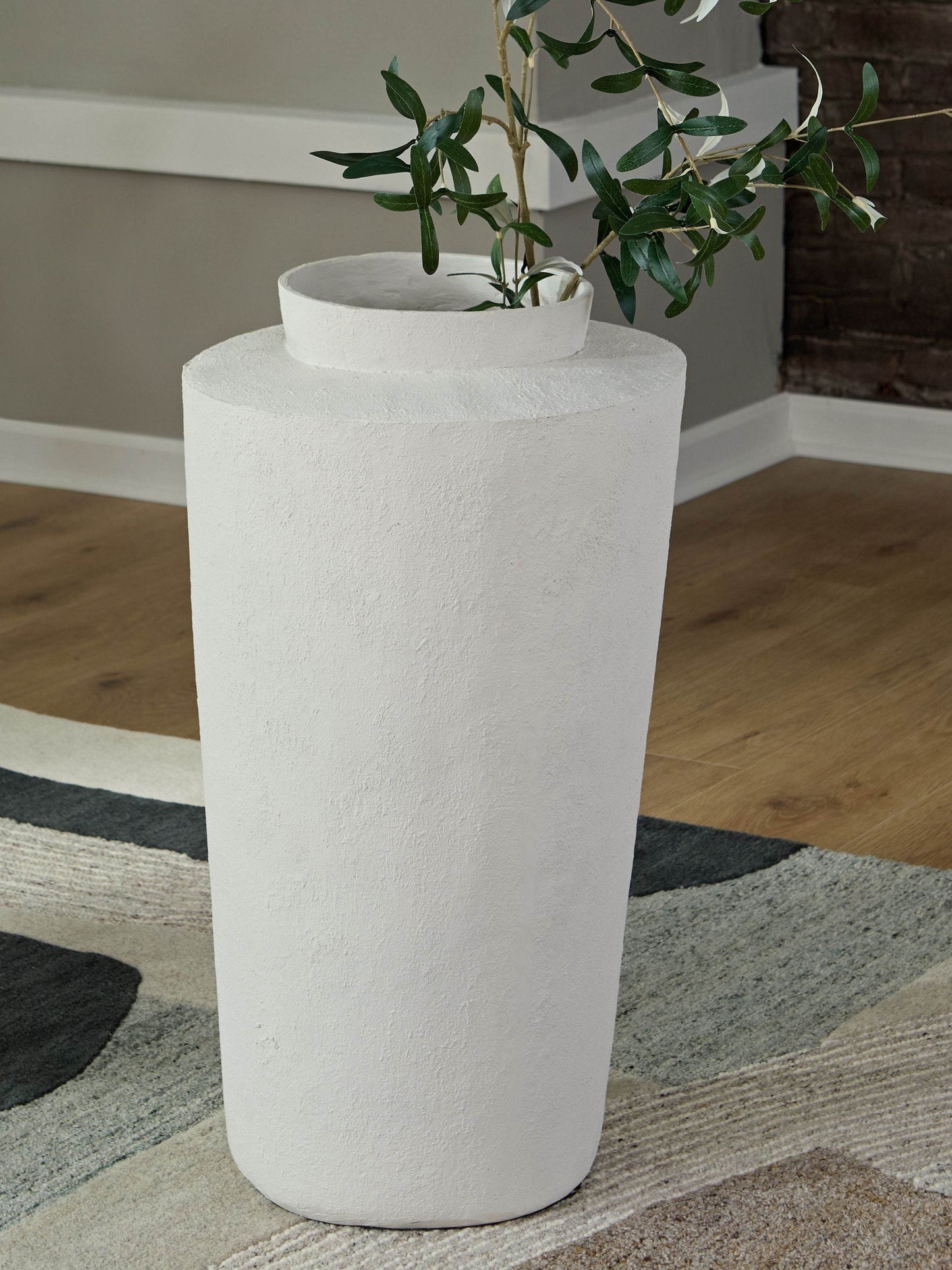 Flurinworth - Vase - Forward Furniture