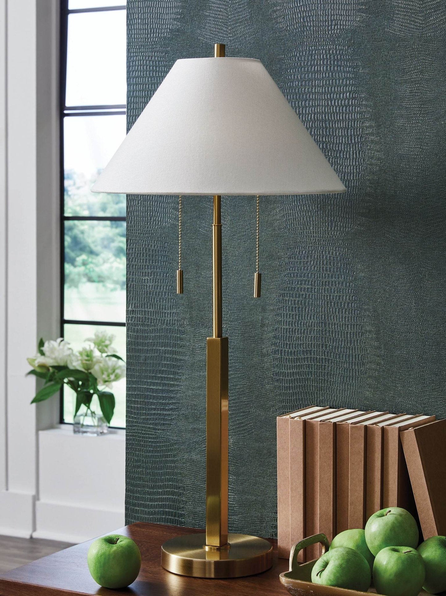 Haigwood - Metal Lamp - Forward Furniture