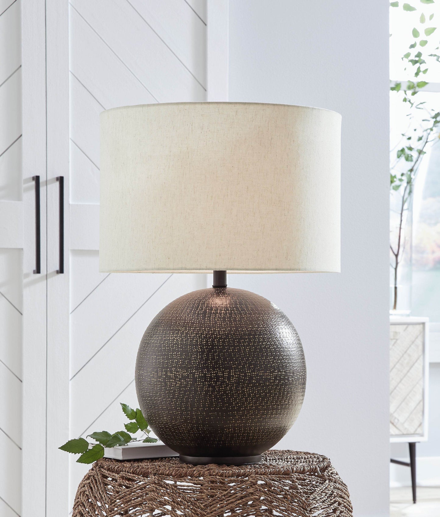Hambell - Black / Gold Finish - Metal Table Lamp - Forward Furniture