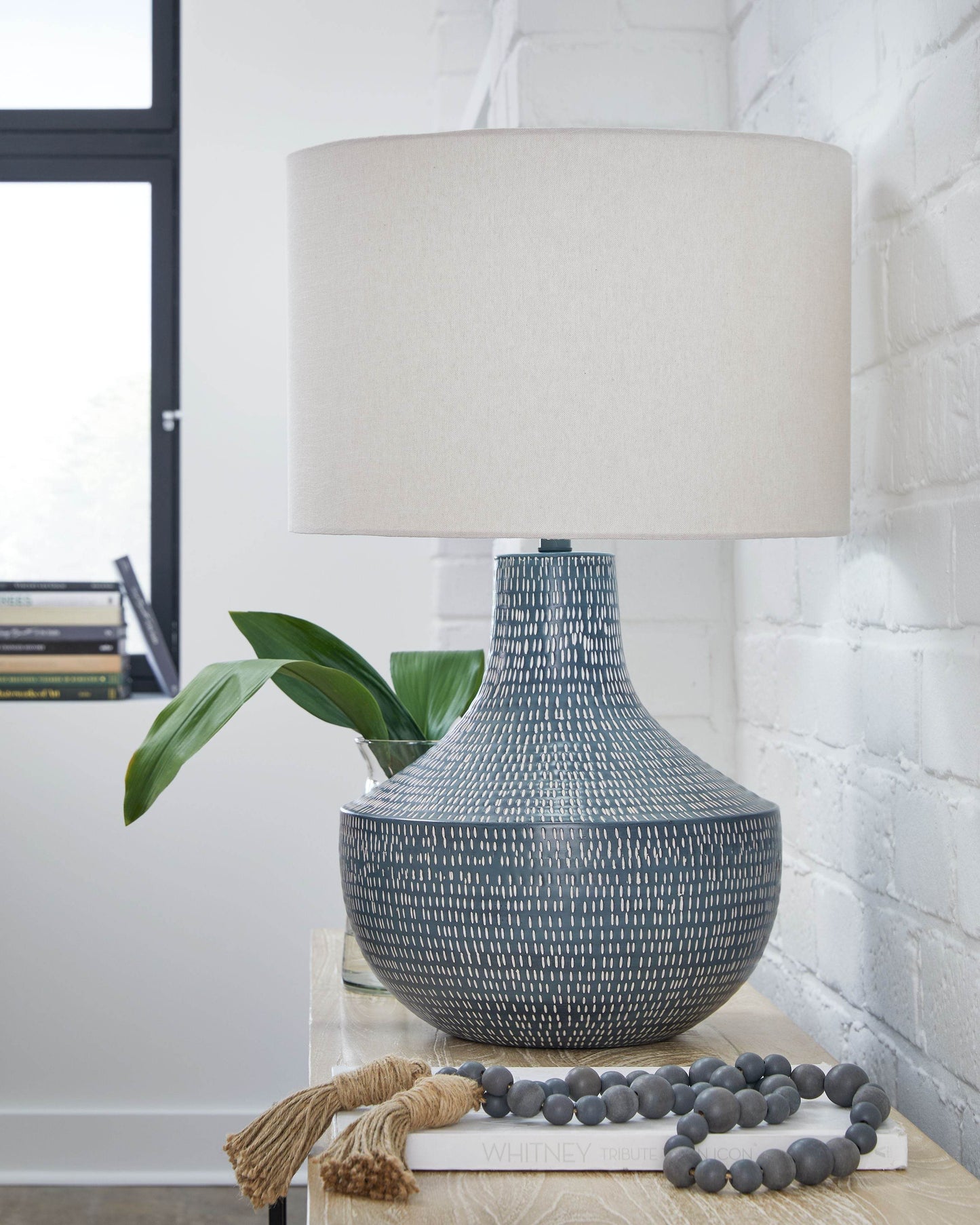 Schylarmont - Antique Gray / White - Metal Table Lamp - Forward Furniture