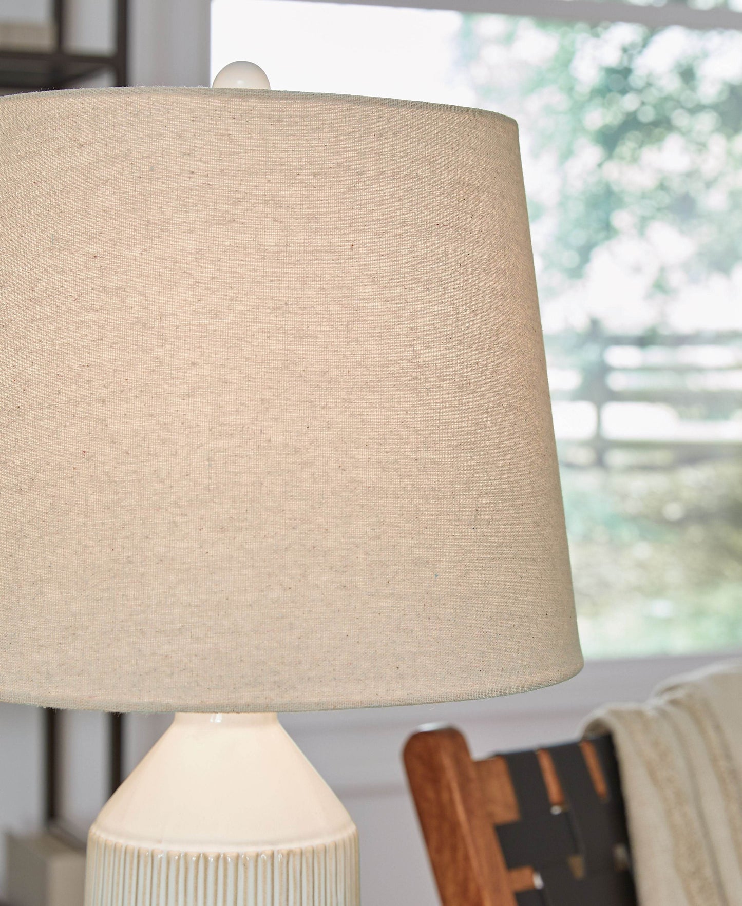 Willport - Off White - Ceramic Table Lamp (Set of 2) - Forward Furniture