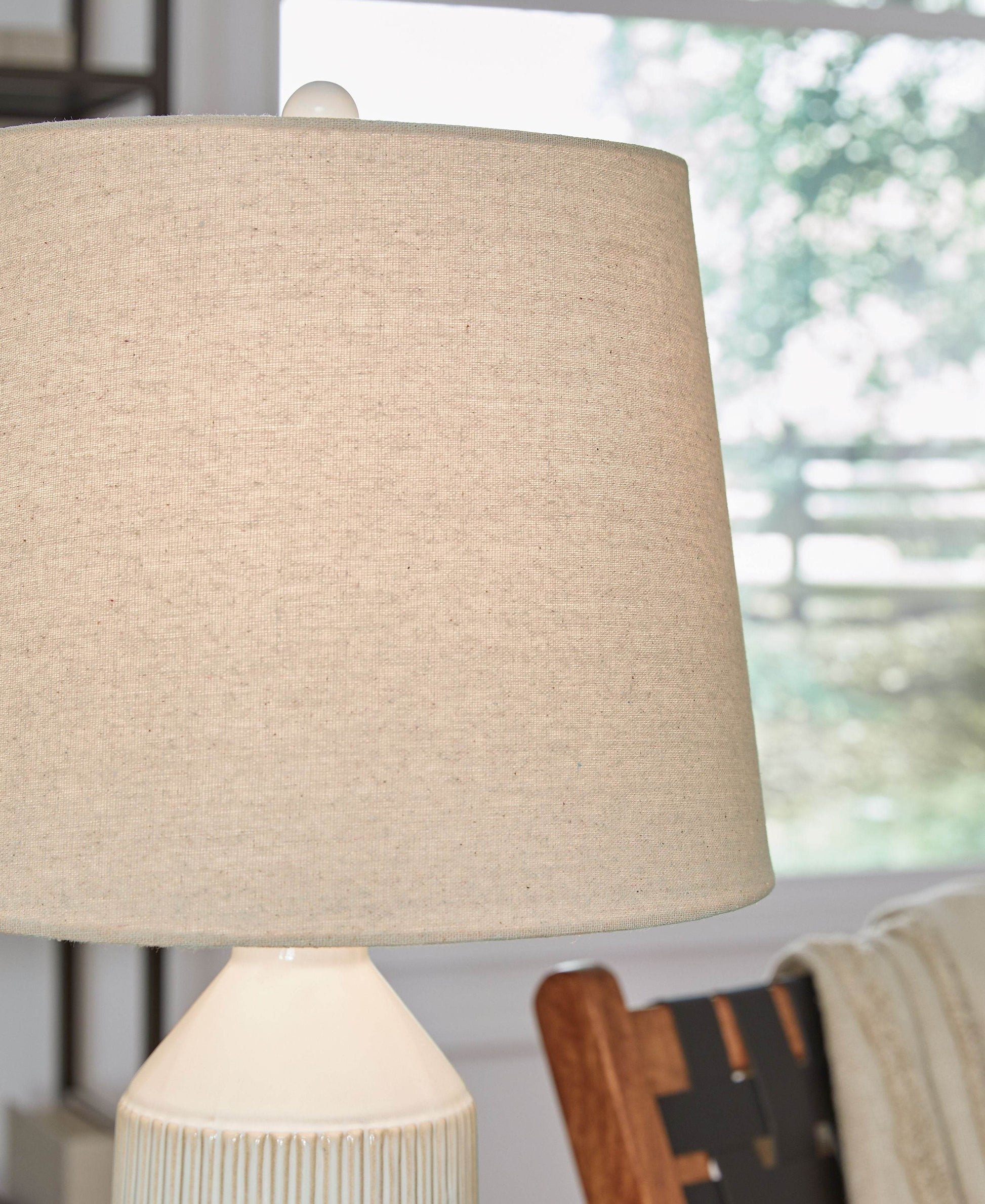 Willport - Off White - Ceramic Table Lamp (Set of 2) - Forward Furniture