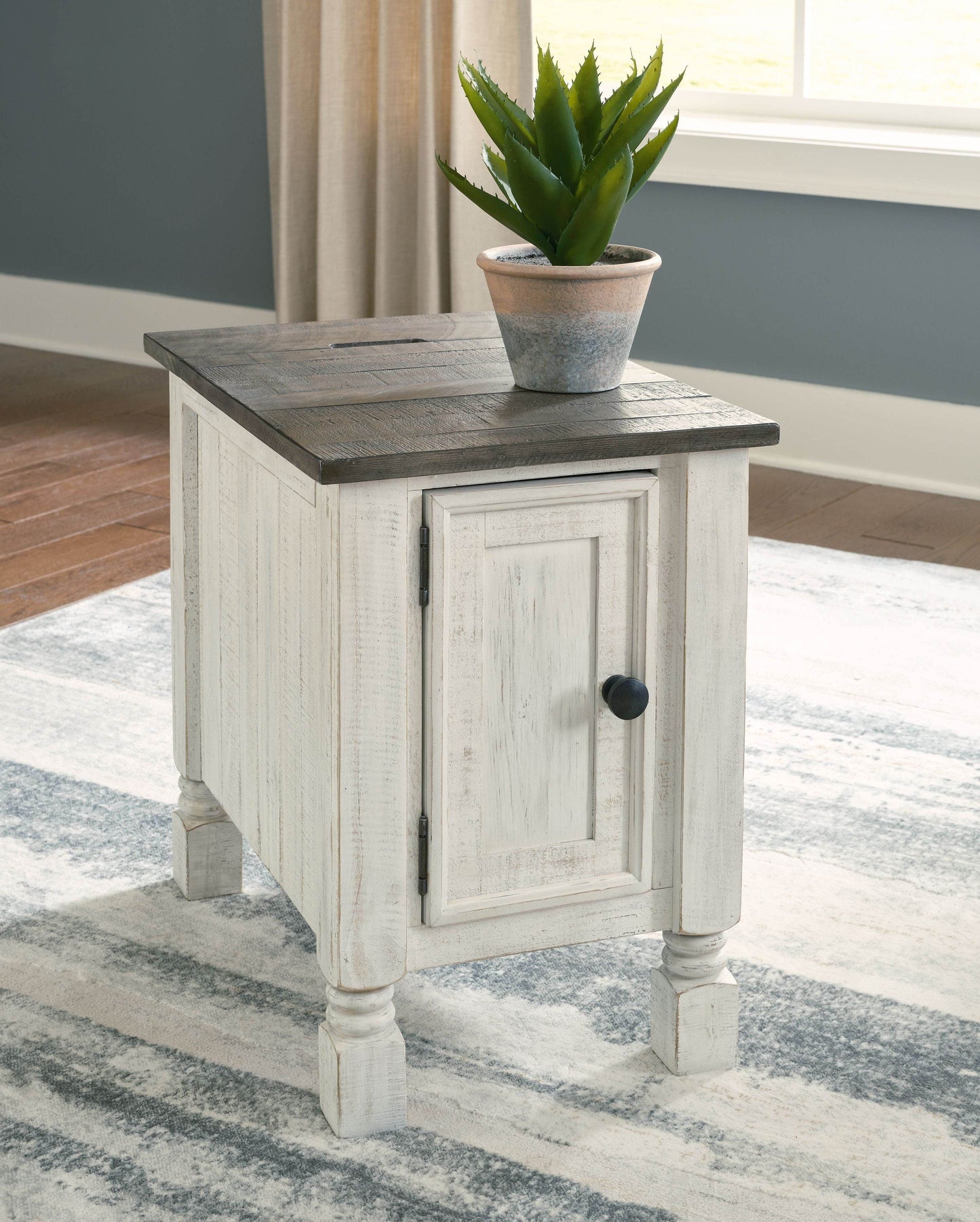 Havalance - White / Gray - Chair Side End Table - Forward Furniture
