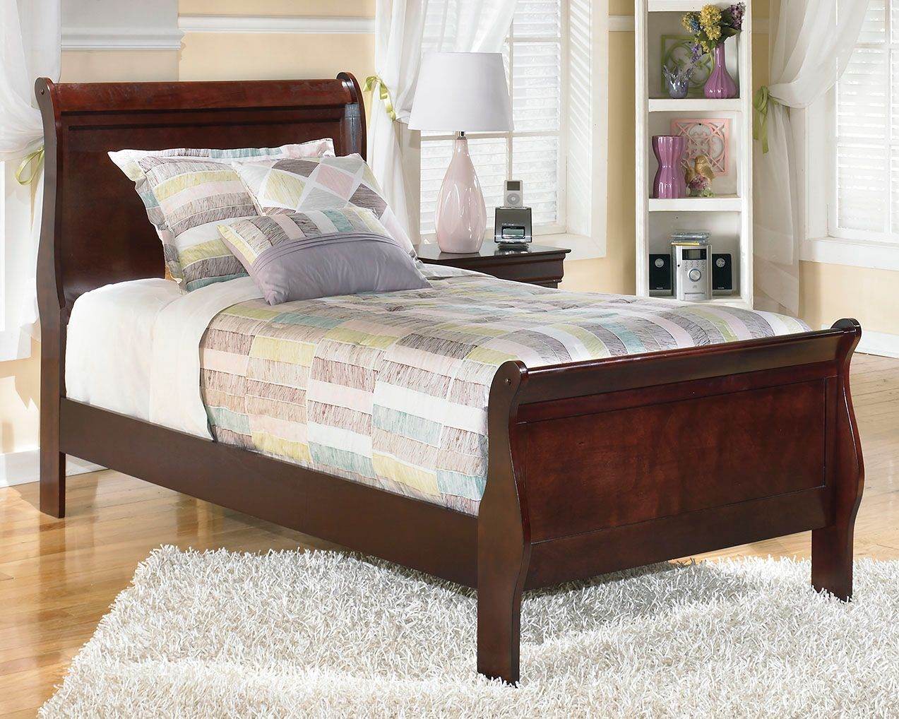 Alisdair - Sleigh Bed - Forward Furniture