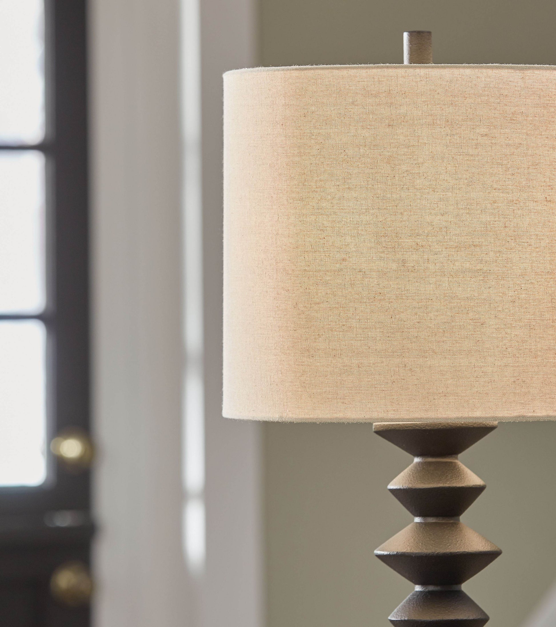 Luanndon - Black - Poly Buffet Lamp - Forward Furniture