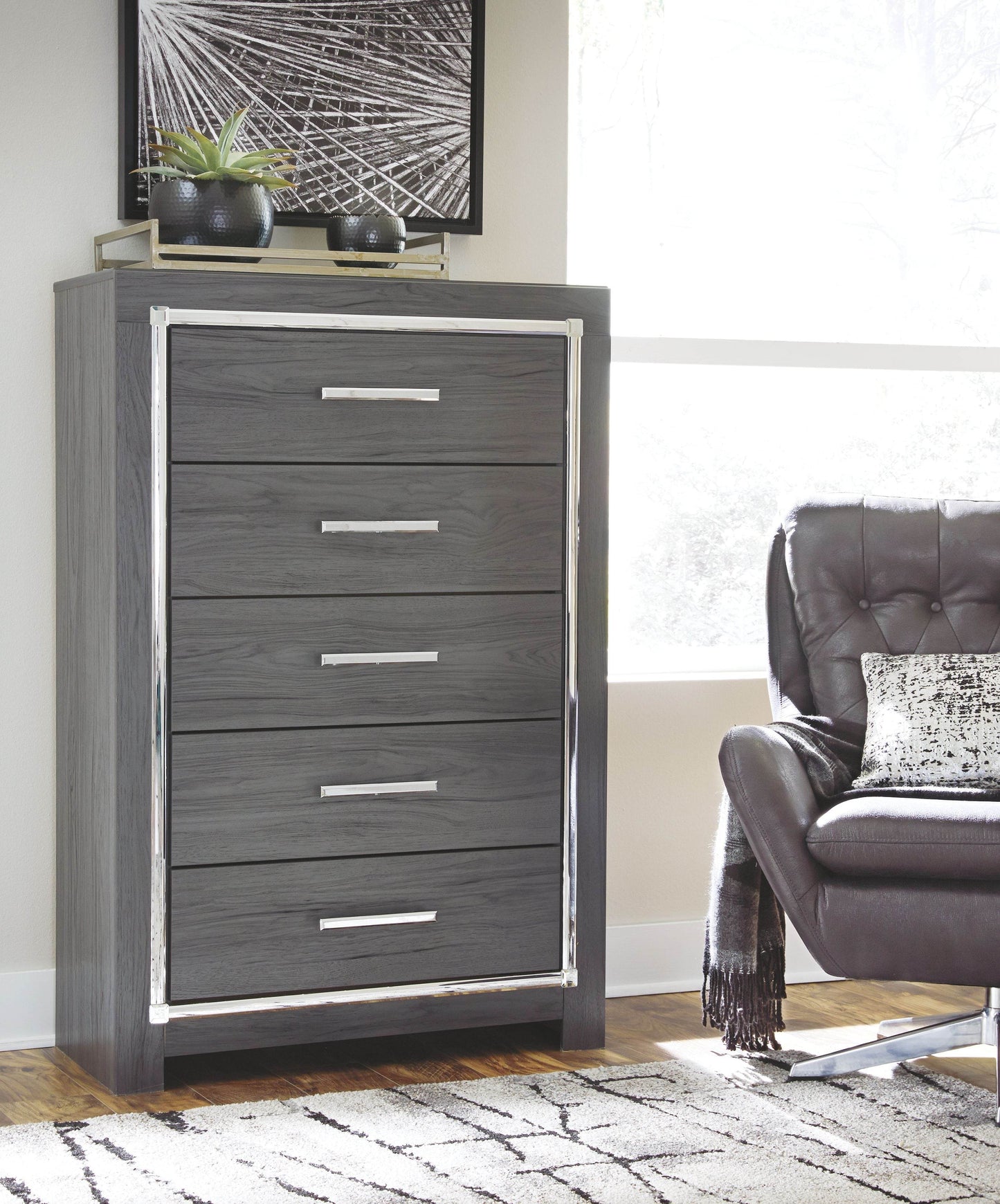 Lodanna - Gray - Five Drawer Chest - Forward Furniture