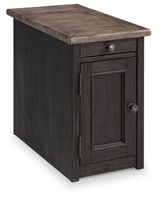 Tyler Creek - Grayish Brown / Black - Chair Side End Table - Forward Furniture