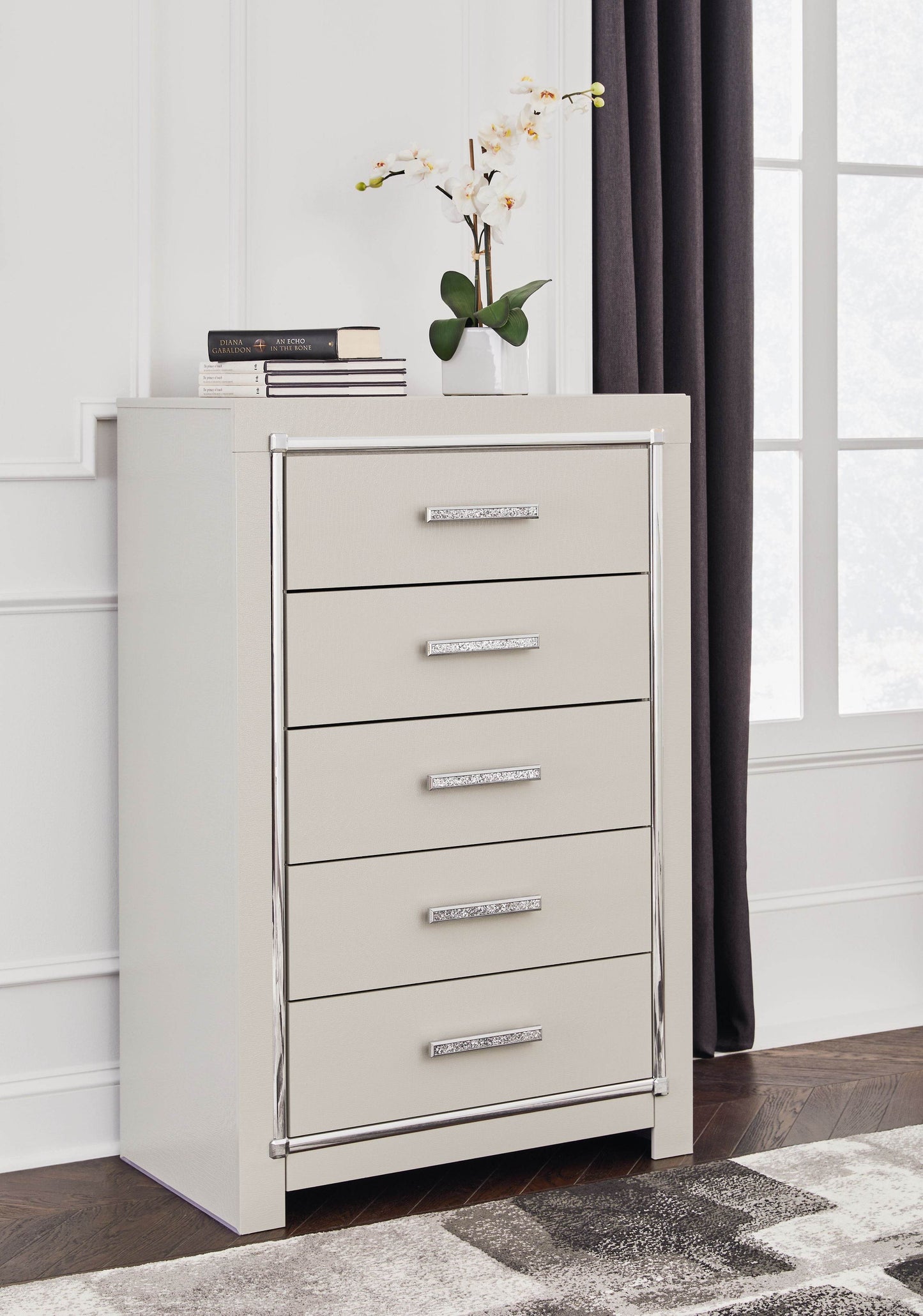Zyniden - Silver - Five Drawer Chest - Forward Furniture