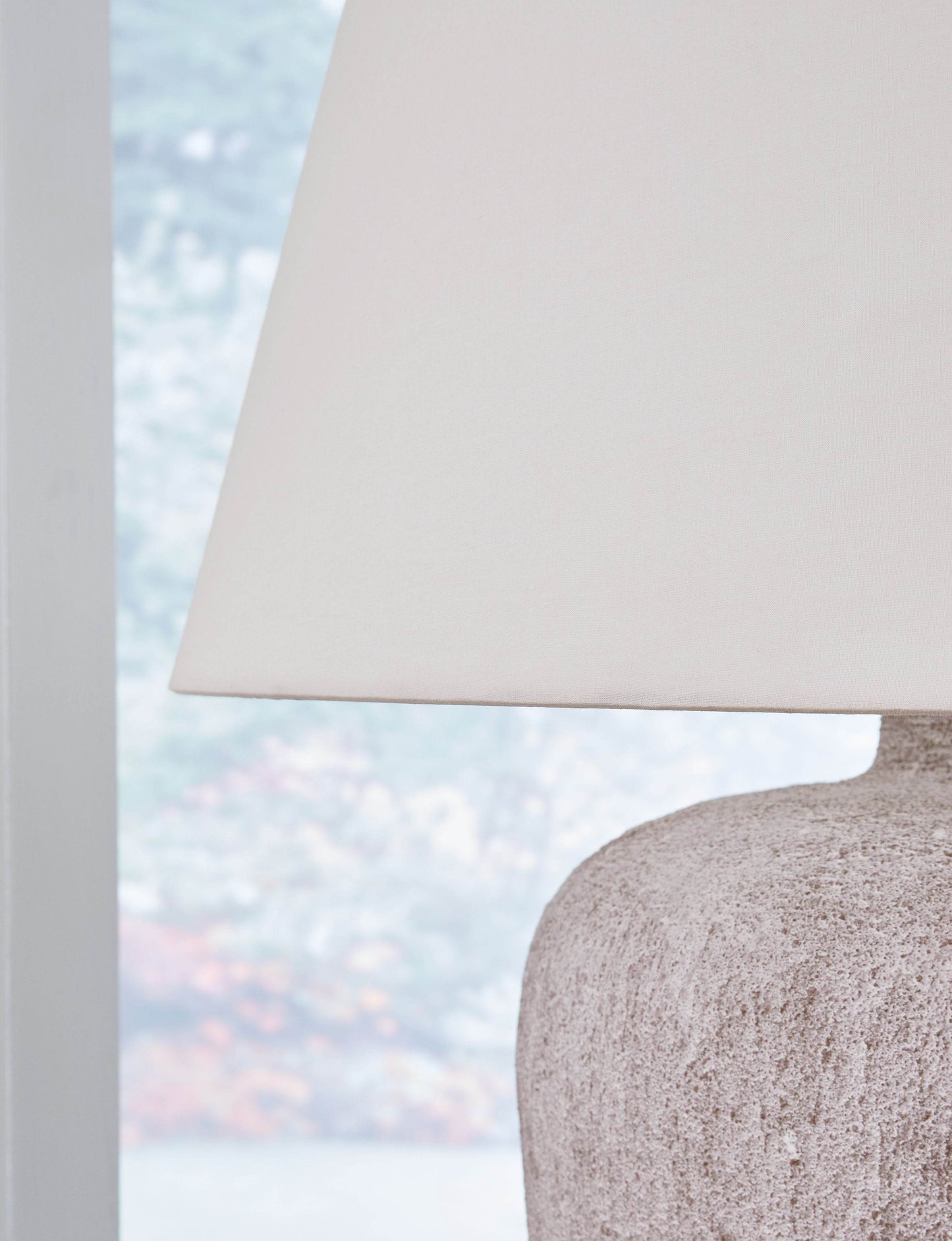 Danry - Distressed Cream - Metal Table Lamp - Forward Furniture