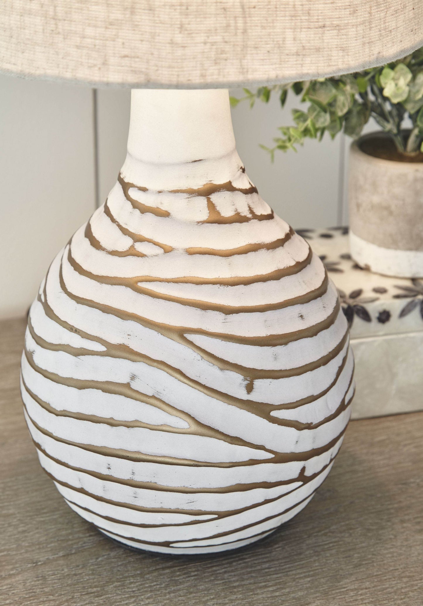 Aleela - White / Gold Finish - Metal Table Lamp - Forward Furniture