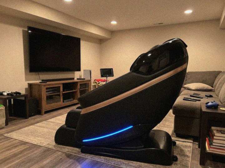 Customer photo of the Bliss Pro massage chair at home