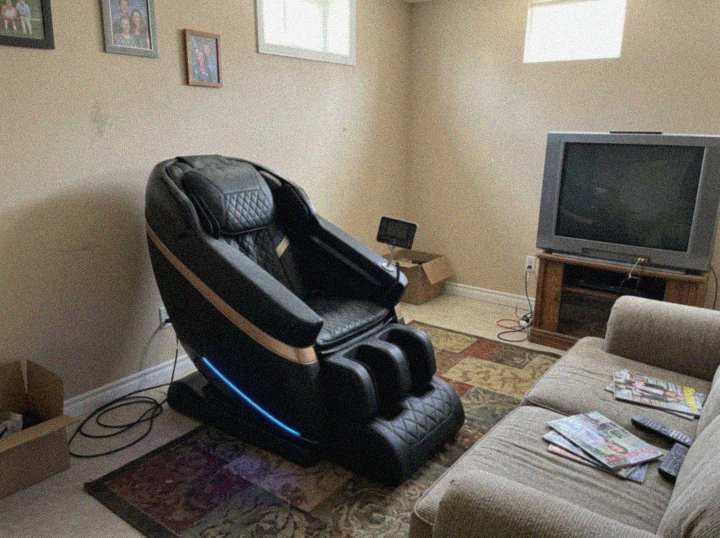 Customer photo of the Bliss Pro massage chair at home