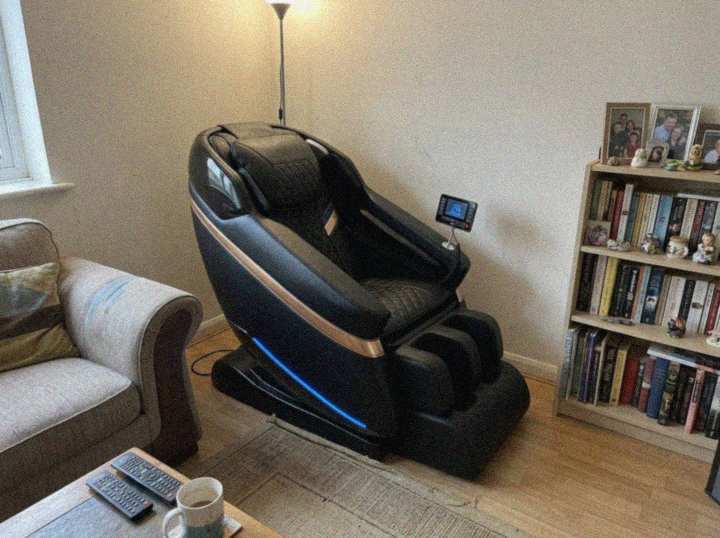 Customer photo of the Bliss Pro massage chair at home