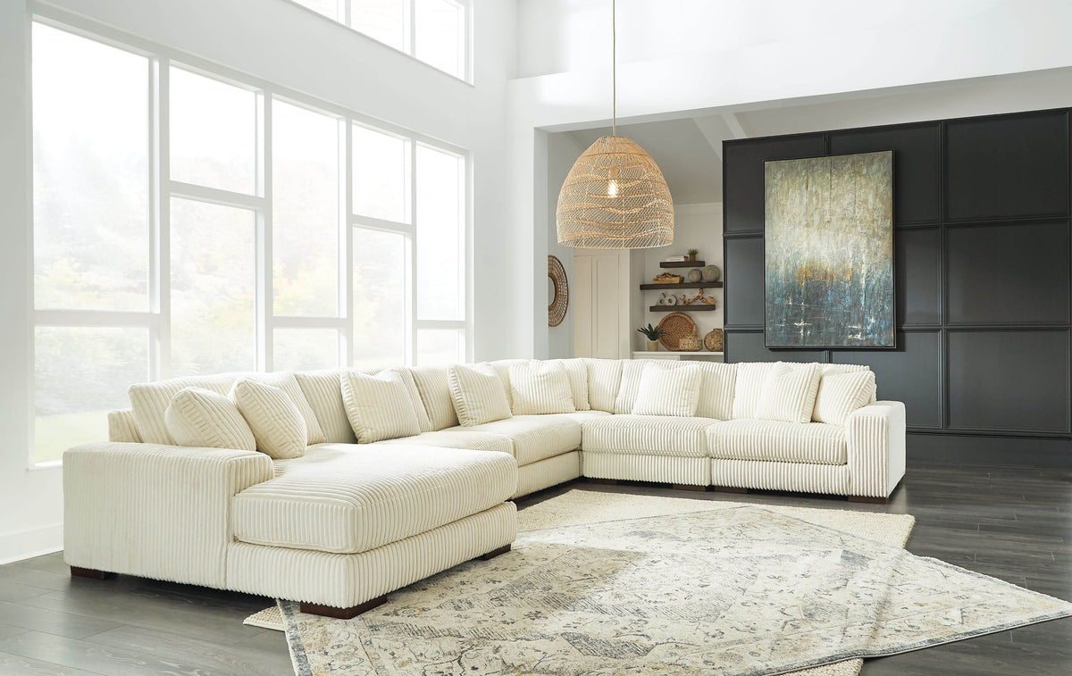 Lindyn - Sectional - Forward Furniture