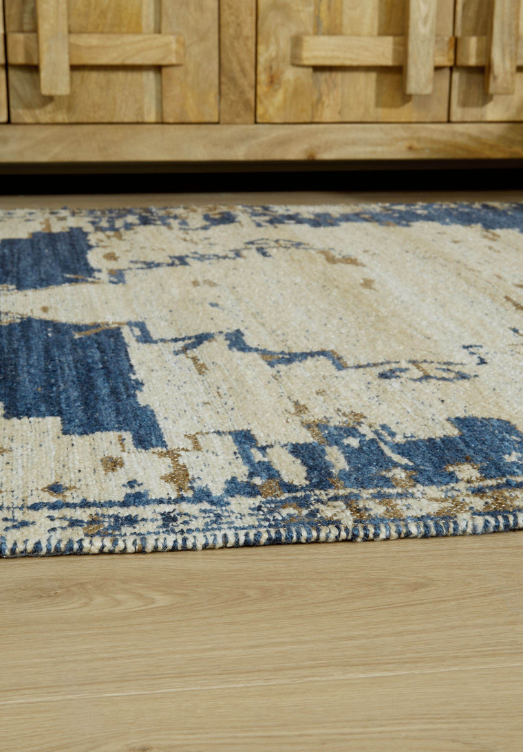 Varnler - Rug - Forward Furniture