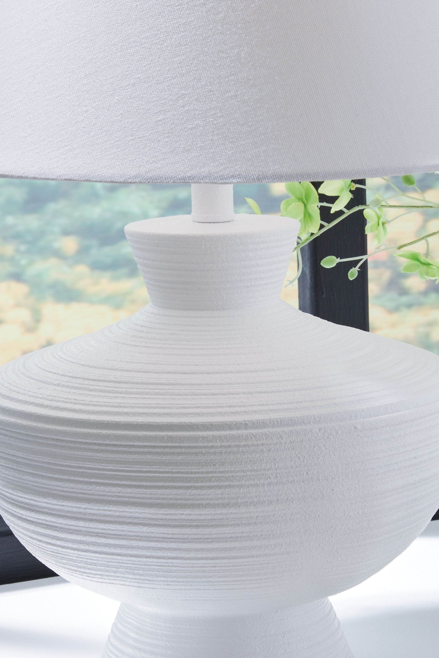 Harelwood - White - Poly Table Lamp - Forward Furniture