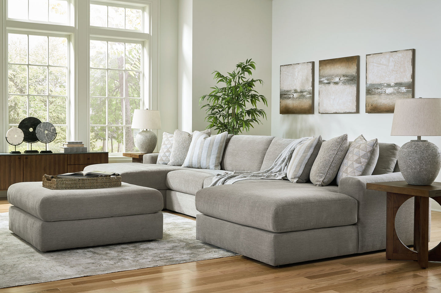 Avaliyah Living Room Set