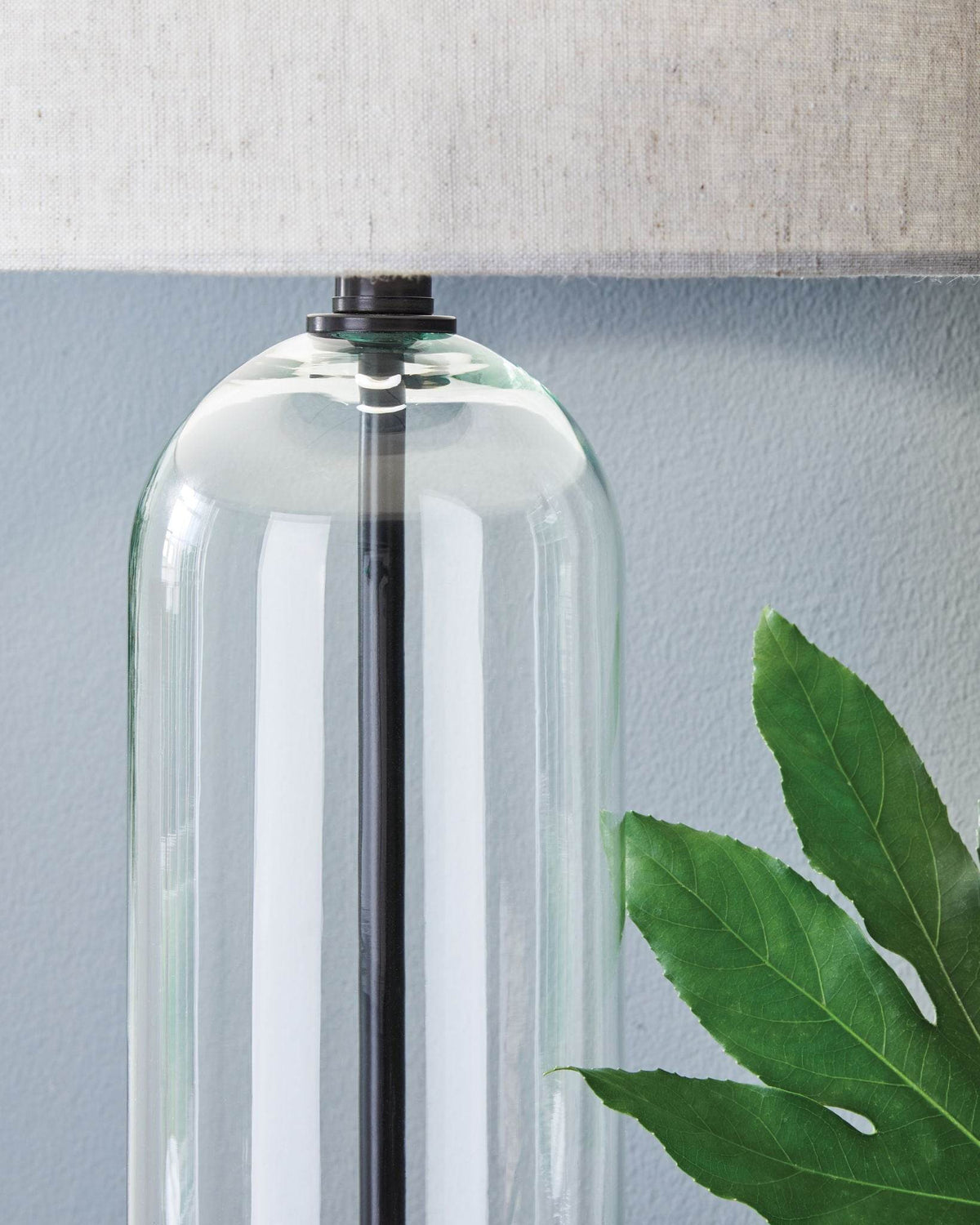 Kerrbrook - Clear / Black - Glass Table Lamp - Forward Furniture