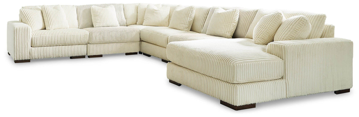 Lindyn - Sectional - Forward Furniture