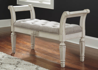 Realyn - Antique White - Accent Bench - Forward Furniture