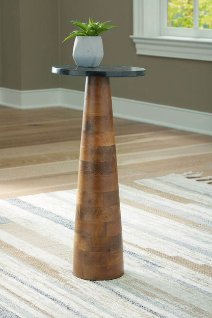 Quinndon - Brown / Black - Accent Table - Forward Furniture