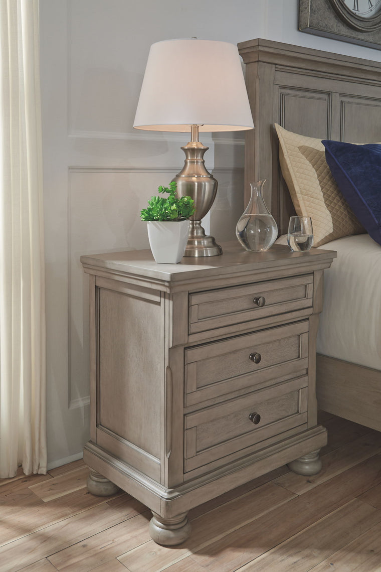 Lettner - 5 Pc. - Dresser, Mirror, Queen Sleigh Bed with 2 Storage Drawers, 2 Nightstands - Light Gray