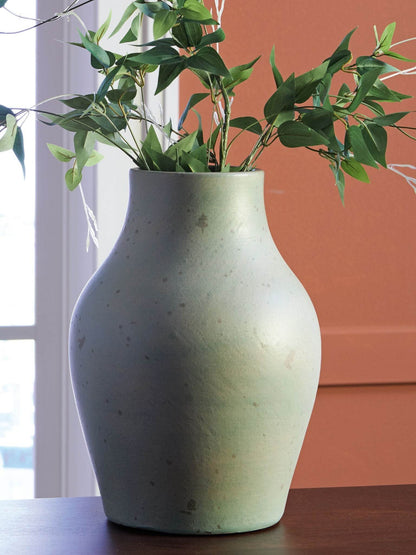 Baychester - Vase - Forward Furniture