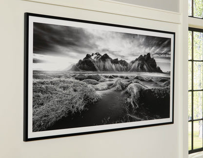 Delstone - Black / White - Wall Art - Forward Furniture