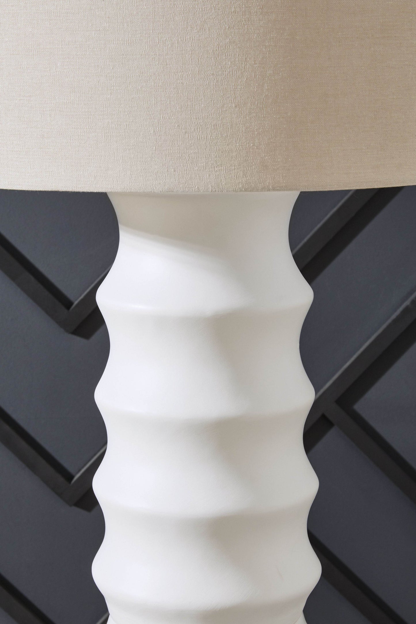 Veraleigh - Poly Lamp - Forward Furniture