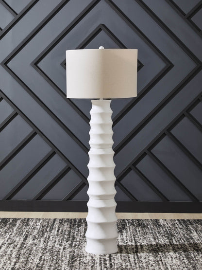 Veraleigh - Poly Lamp - Forward Furniture